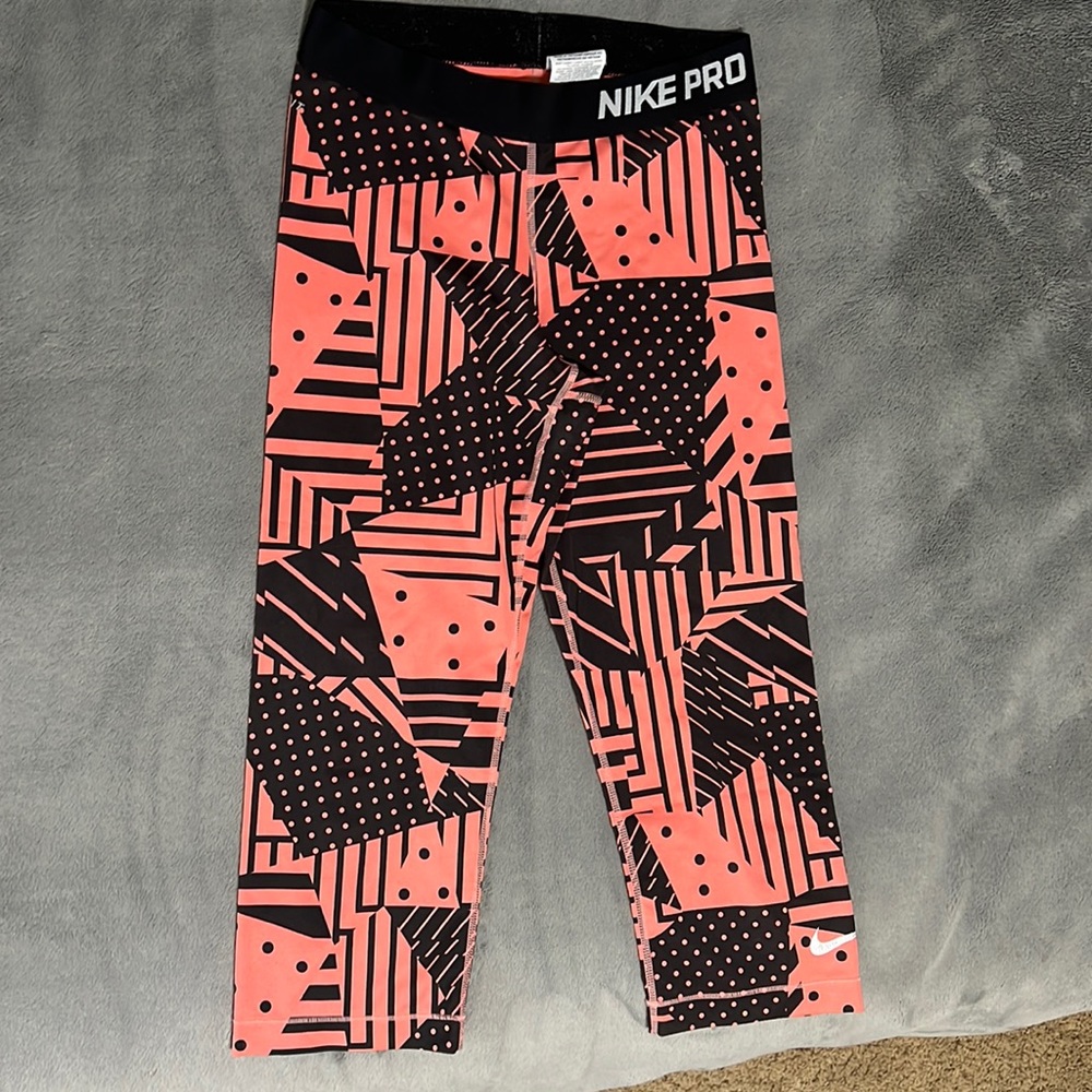 Womens Nike Pro crop leggings. Size Medium